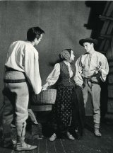 Milan Drotár (Druhý valach), Kornélia Lipová (Eva), Slavomír Záhradník (Prvý valach); foto Gejza Podhorský, zdroj: archív Divadelného ústavu