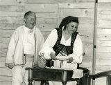 Štefan Labanc (Mrnčo), Anna Strnadová (Gazdiná); foto Vlado Wolf, zdroj: archív Divadelného ústavu