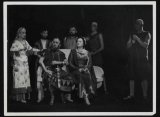 v popredí Mária Bancíková (Salome), Andrej Bagar (Herodes), Hana Meličková (Herodias); zdroj: archív Divadelného ústavu