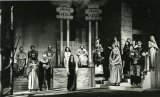 V strede dole: Oľga Borodáčová Országhová (Tamar), hore: Gizela Chmelková (Herodias), Andrej Chmelko (Herodes); zdroj: archív Divadelného ústavu