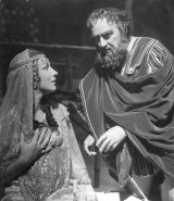 Mária Kráľovičová (Salome), Andrej Bagar (Herodes); zdroj: archív Divadelného ústavu