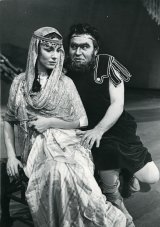 Mária Kráľovičová (Salome), Viliam Záboský (Herodes); foto Gejza Podhorský, zdroj: archív Divadelného ústavu