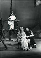 Hana Meličková (Herodias), Mária Kráľovičová (Salome), Viliam Záborský (Herodes); foto Gejza Podhorský, zdroj: archív Divadelného ústavu