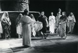 V popredí Mária Kráľovičová (Salome), Viliam Záborský (Herodes), Hana Meličková (Herodias); foto Gejza Podhorský, zdroj: archív Divadelného ústavu