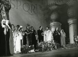 Kľaňačka na slávnostnej premiére, v popredí Janko Borodáč; zdroj: archív Divadelného ústavu