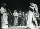 V popredí Mária Prechovská (Herodias), Emília Vášáryová (Salome), Ladislav Chudík (Herodes); foto Anton Šmotlák, zdroj: archív Divadelného ústavu