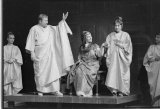V popredí Viliam Záborský (Herodes), Mária Prechovská (Herodias), Soňa Valentová (Salome); zdroj: archív Divadelného ústavu