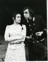 Lenka Košická (Aksiuša), Andrej Hryc (Bulanov); foto Edita Matečíková; zdroj: archív Divadelného ústavu