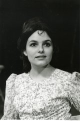 Lenka Košická (Aksiuša); foto Edita Matečíková; zdroj: archív Divadelného ústavu